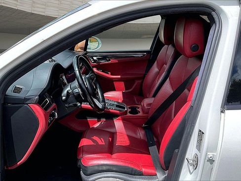 Used 2021 Porsche Macan Turbo w/ Premium Package Plus (PF0) AWD/4WD image 22