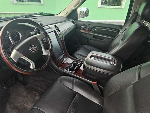 Used 2013 Cadillac Escalade ESV Luxury AWD/4WD image 16