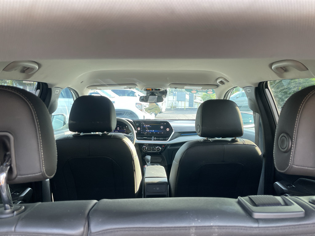Certified 2025 Chevrolet Trax LT FWD image 10