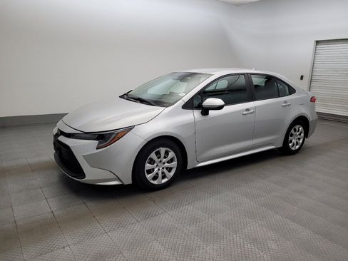 Used 2024 Toyota Corolla LE FWD image 2