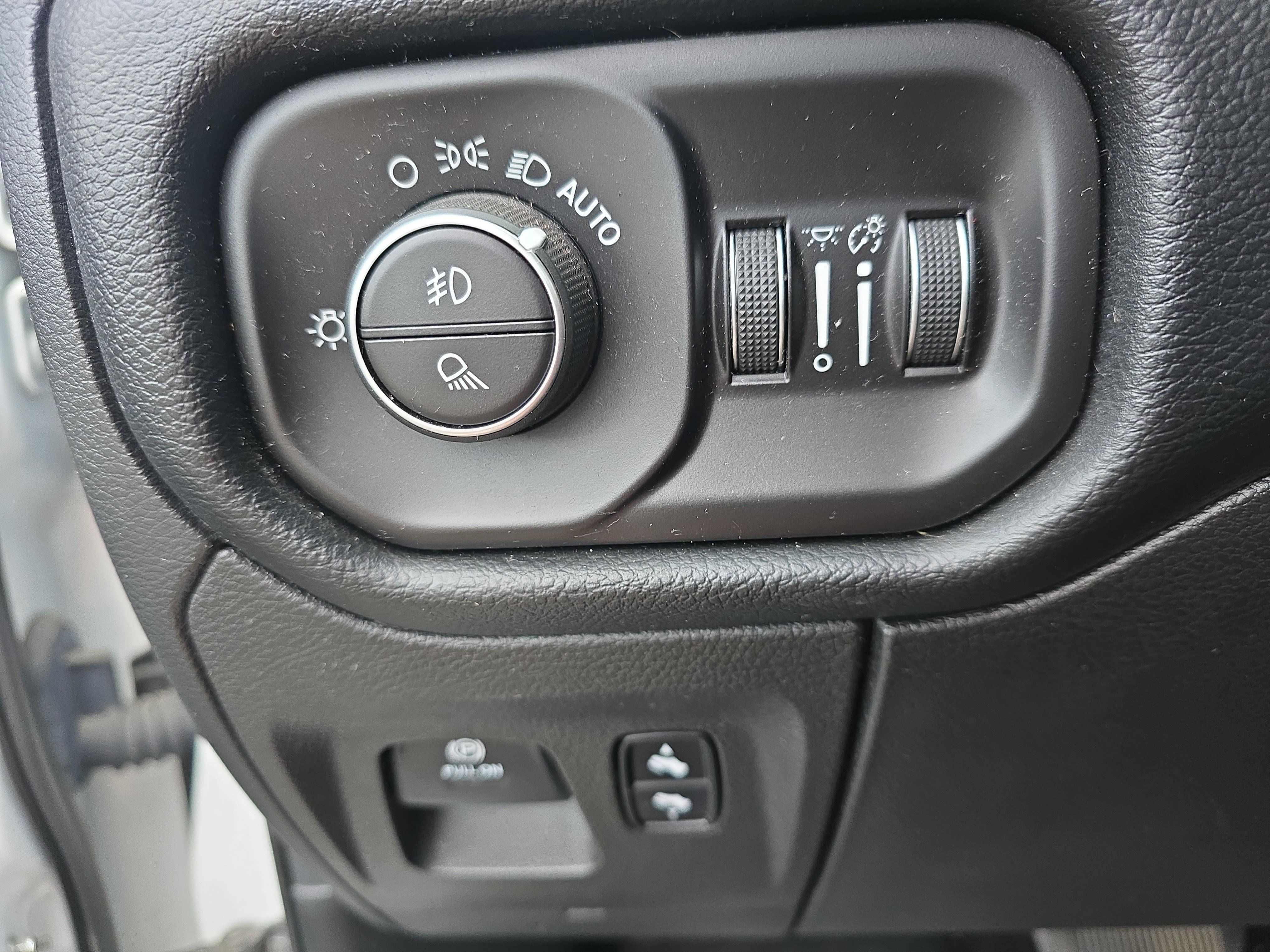 Used 2020 RAM 1500 Laramie w/ Sport Appearance Package AWD/4WD image 11