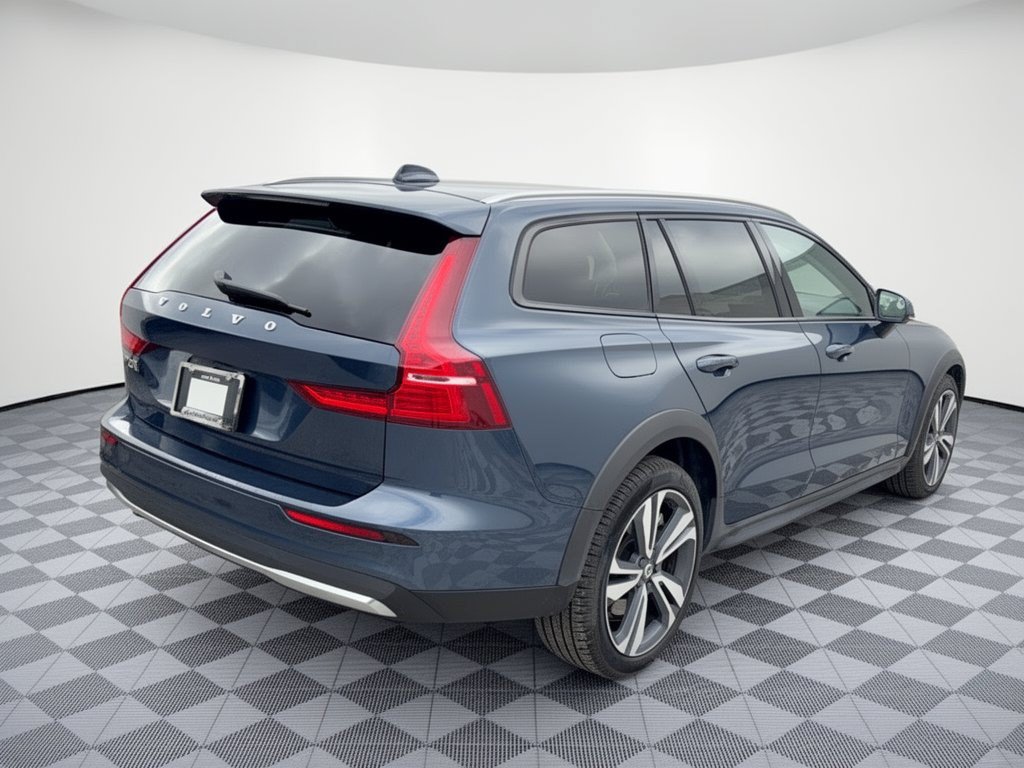 Certified 2026 Volvo V60 B5 Cross Country Plus AWD/4WD image 9