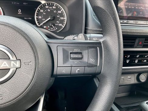 Used 2023 Nissan Rogue S image 22