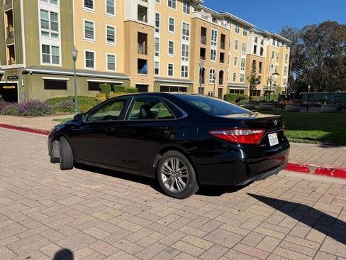 Used 2017 Toyota Camry SE FWD image 3