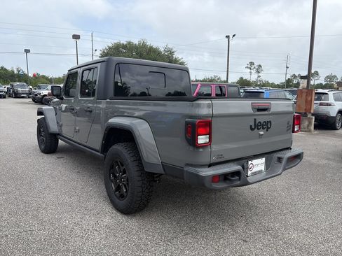 Used 2022 Jeep Gladiator Sport AWD/4WD image 4