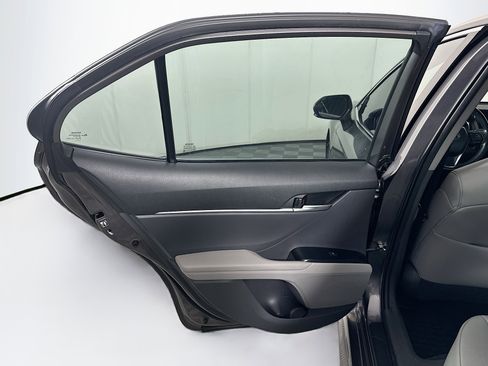 Used 2019 Toyota Camry SE w/ Convenience Package image 25
