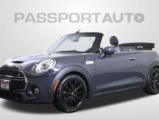 Used 2017 MINI Cooper S image 1