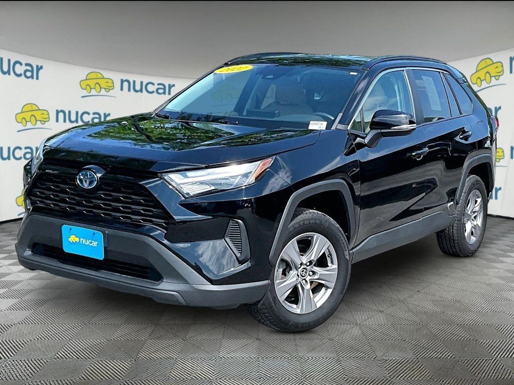 Used 2022 Toyota RAV4 XLE w/ XLE Grade Weather Package AWD/4WD image 3