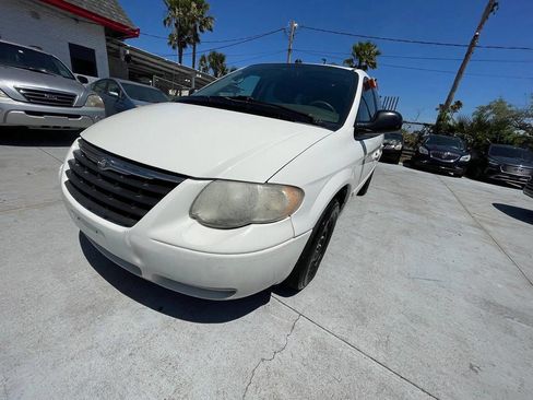 Used 2005 Chrysler Town & Country LX w/ Popular Equipment Group II FWD image 3