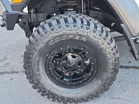 Certified 2020 Jeep Gladiator Sport w/ Quick Order Package 24S image 11