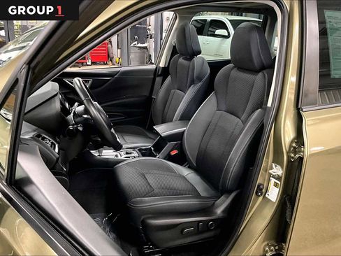 Used 2023 Subaru Forester Premium image 8