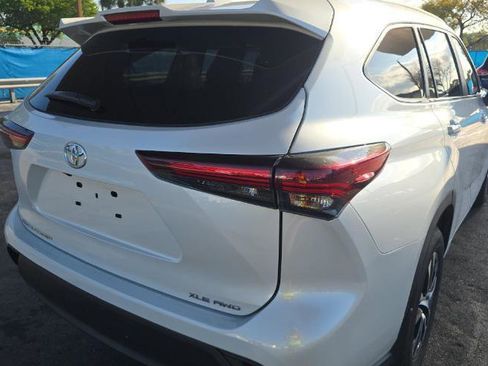 Used 2025 Toyota Highlander XLE image 4
