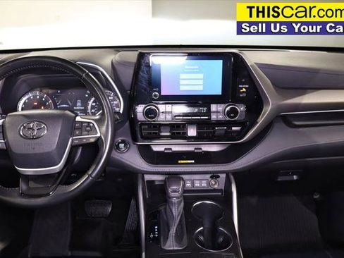 Used 2023 Toyota Highlander XLE FWD image 23