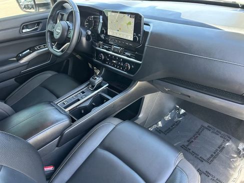 Used 2023 Nissan Pathfinder SL image 8