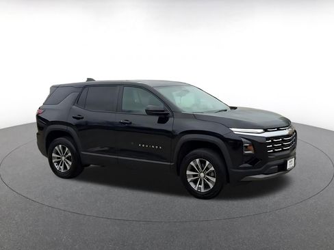 Used 2025 Chevrolet Equinox LT image 2