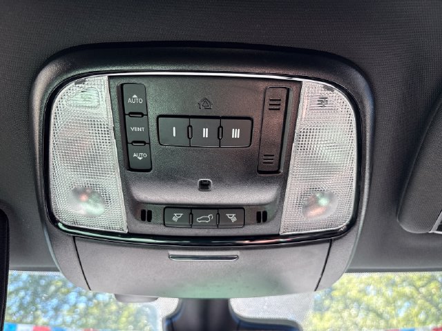 Used 2025 Dodge Durango GT AWD/4WD image 14