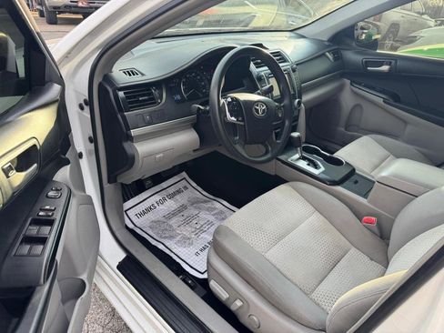 Used 2012 Toyota Camry image 9