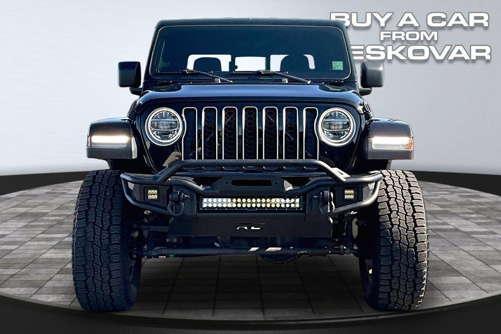 Used 2020 Jeep Gladiator Overland AWD/4WD image 3