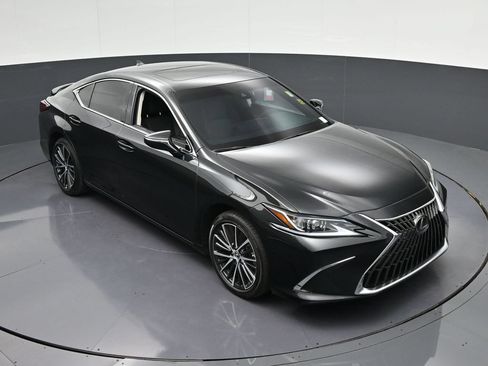 Used 2025 Lexus ES 300h w/ Premium Package FWD image 29
