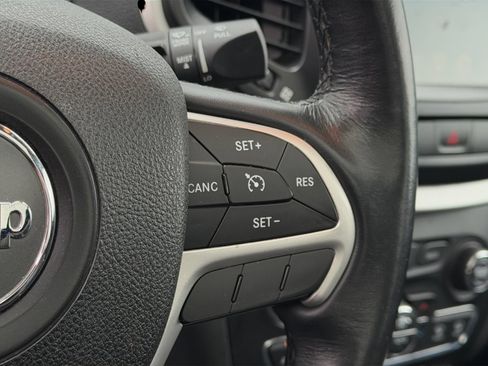Used 2016 Jeep Cherokee Trailhawk w/ Comfort/Convenience Group AWD/4WD image 35