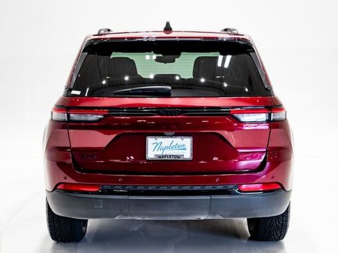 Used 2024 Jeep Grand Cherokee Altitude AWD/4WD image 32