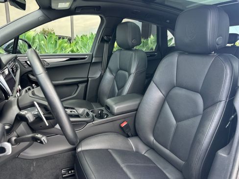 Certified 2024 Porsche Macan S AWD/4WD image 5