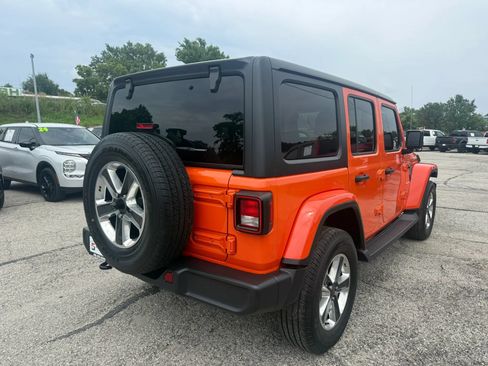 Used 2018 Jeep Wrangler Unlimited Sahara AWD/4WD image 3
