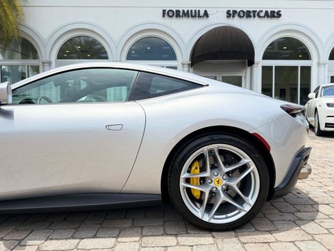 Used 2022 Ferrari Roma RWD image 20