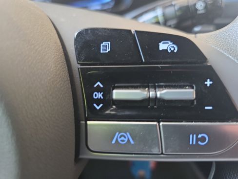 Used 2025 Hyundai Elantra SE image 22