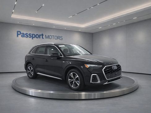 Used 2023 Audi Q5 2.0T Premium Plus w/ Premium Plus Package AWD/4WD image 3