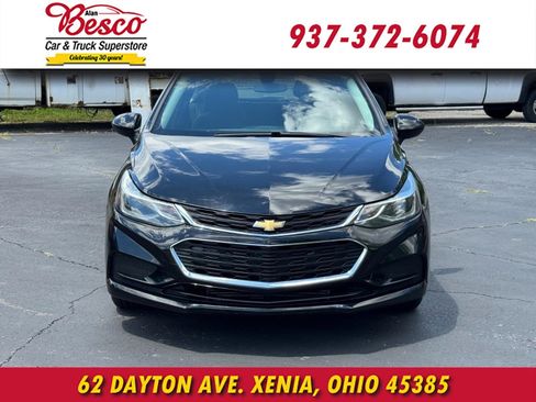 Used 2017 Chevrolet Cruze LT w/ Convenience Package FWD image 2