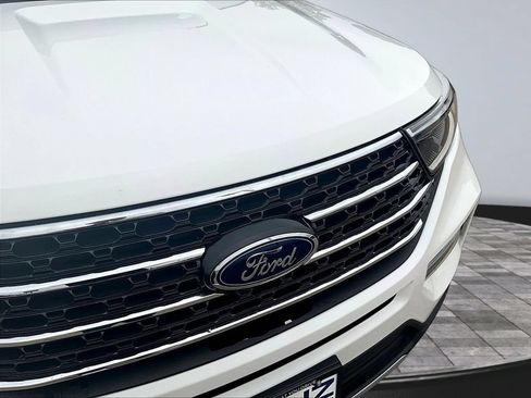 Used 2022 Ford Explorer XLT w/ Equipment Group 202A AWD/4WD image 34
