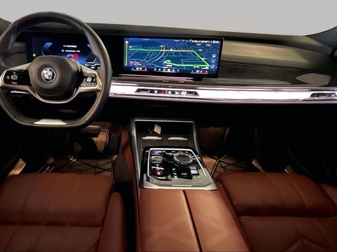 Used 2024 BMW i7 xDrive60 w/ Executive Package AWD/4WD image 14
