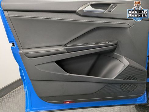 Used 2025 Volkswagen Taos SE image 9