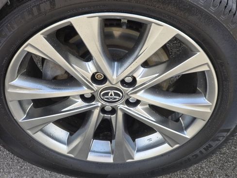 Used 2017 Toyota RAV4 Limited image 3