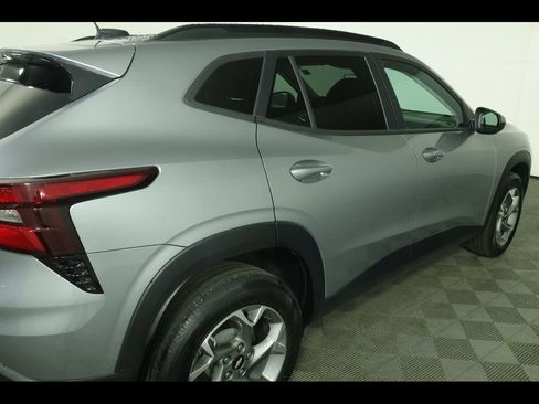 Used 2024 Chevrolet Trax LT w/ Driver Confidence Package FWD image 18