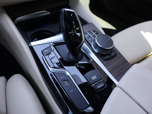 Used 2020 BMW 530e w/ Convenience Package RWD image 26