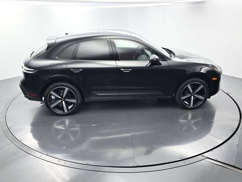 Certified 2025 Porsche Macan AWD/4WD image 42