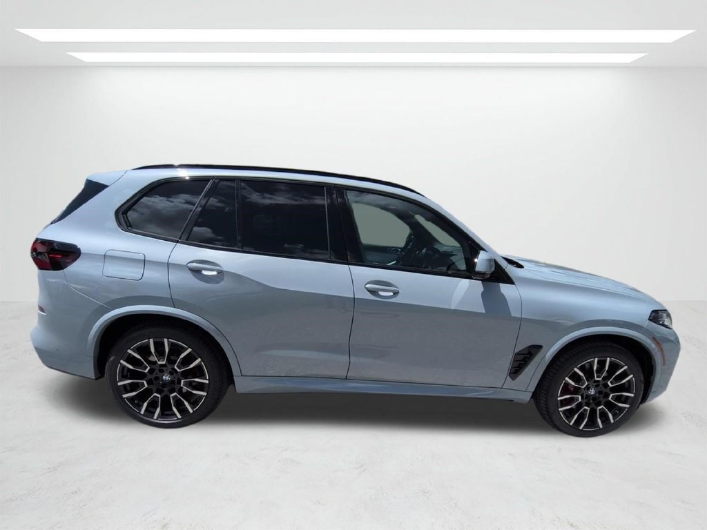 New 2026 BMW X5 xDrive40i w/ M Sport Package AWD/4WD image 3