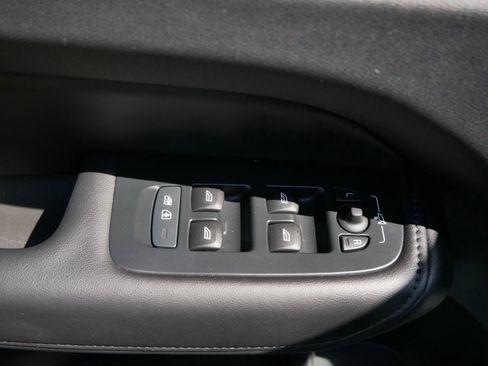 Certified 2025 Volvo XC60 B5 Plus AWD/4WD image 16