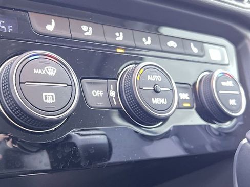 Used 2024 Volkswagen Taos SE image 19