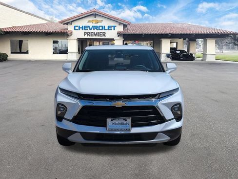 Used 2025 Chevrolet Blazer LT FWD image 3