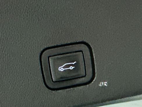 Used 2023 Cadillac XT6 Premium Luxury image 31