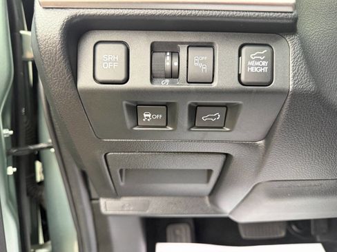 Used 2018 Subaru Forester 2.5i Touring AWD/4WD image 17