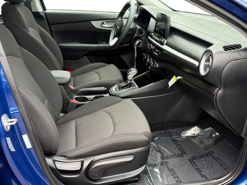 Used 2023 Kia Forte LXS w/ LXS Technology Package FWD image 9