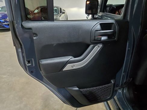 Used 2016 Jeep Wrangler Unlimited Sahara w/ Connectivity Group image 26