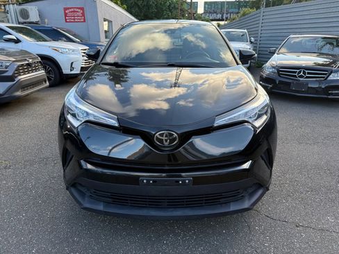 Used 2018 Toyota C-HR XLE image 2