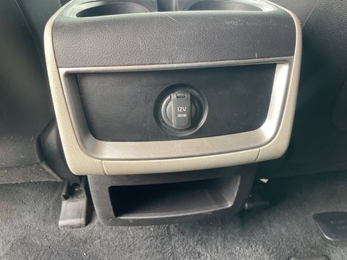 Used 2022 Kia Carnival LX image 12