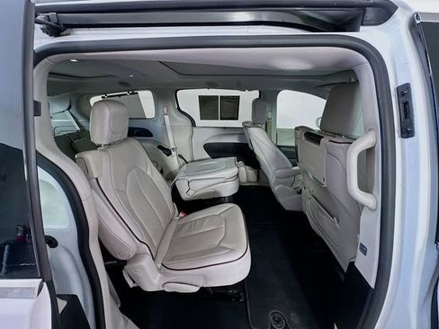 Used 2017 Chrysler Pacifica Limited w/ UConnect Theater Package image 30