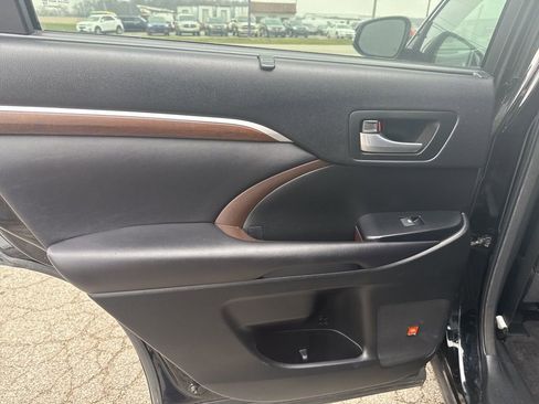 Used 2016 Toyota Highlander Limited image 47